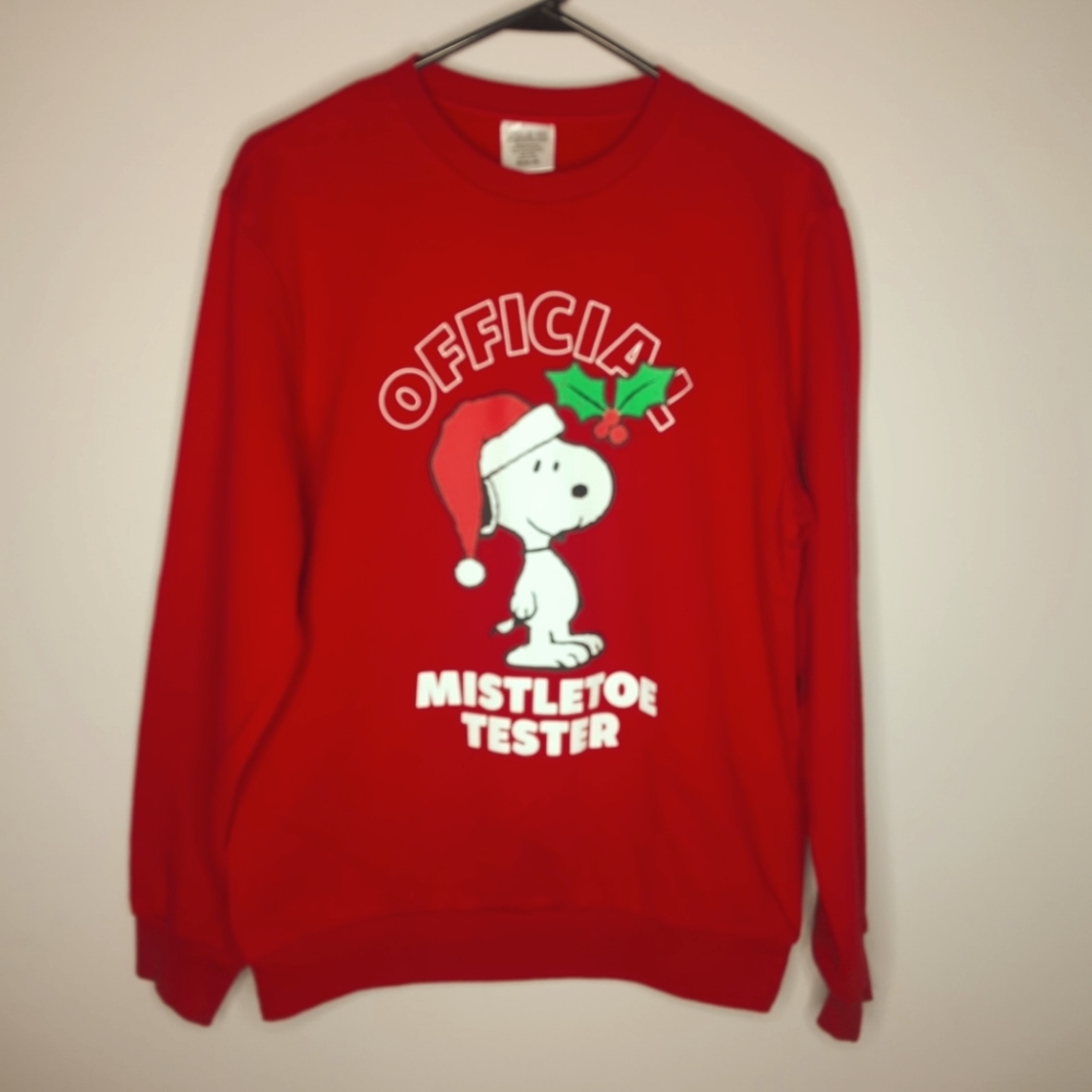 Peanuts Snoopy Mistletoe Tester Red Christmas Sweatshirt Size Medium (38-40)